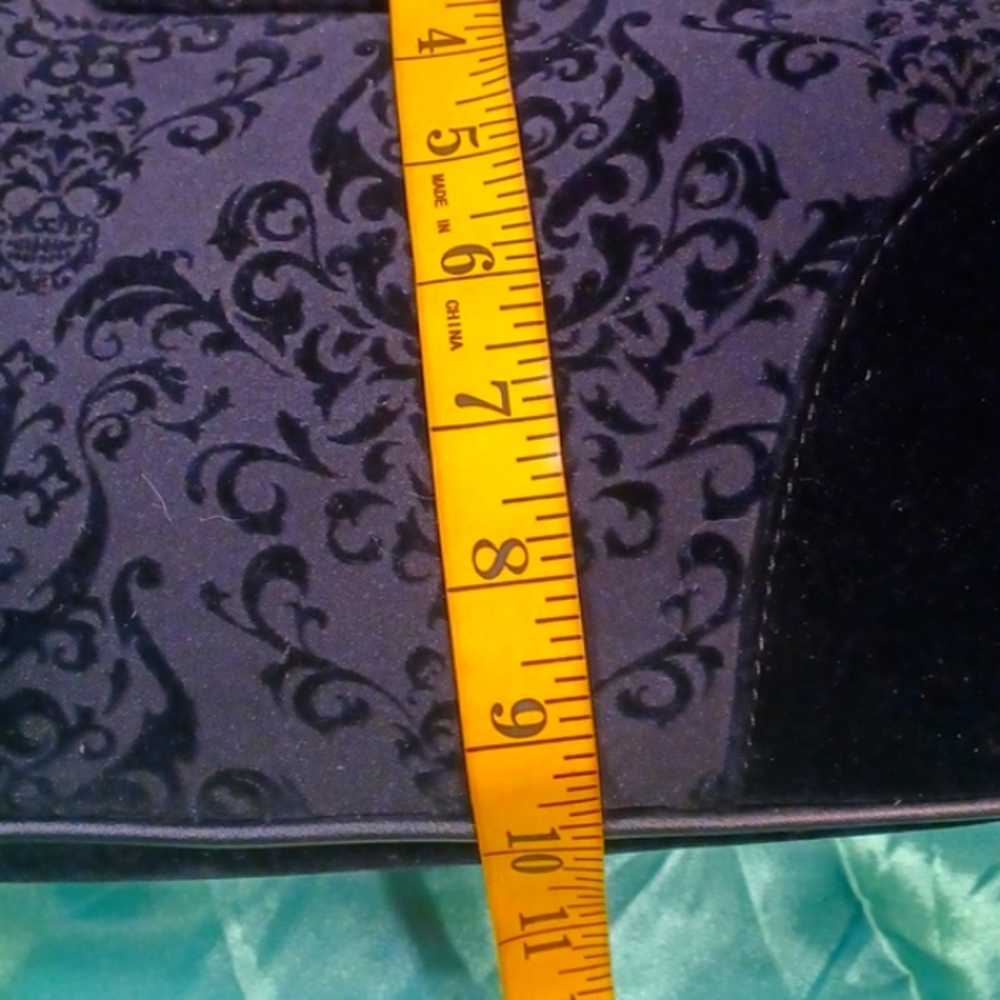 KILLSTAR BANSHEE HANDBAG HANDELS AND CROSSBODY STRAP VELVET STRAPS AND HANDEL - Picture 16 of 17